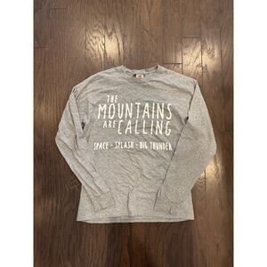 The Mountains Are Calling Graphic‎ Long Sleeve T-Shirt Fruit Loom M
